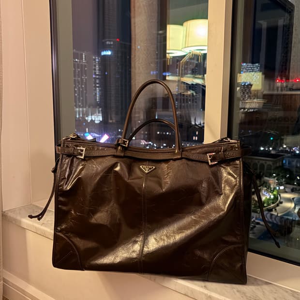 25FW 프라다 남성 가죽 토트백 다크브라운 2VG128