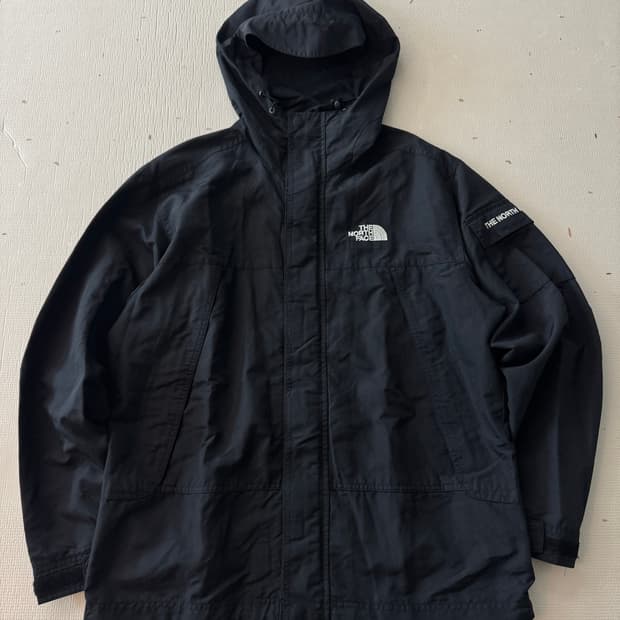 노스페이스 포켓 로고 바람막이 