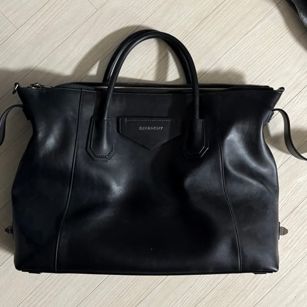 지방시 안티고나 소프트 미듐