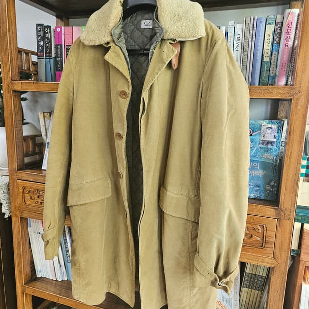 이제 절대로 못구하는 씨피 CP컴퍼니 코듀로이 퀼팅 코트 50(100사이