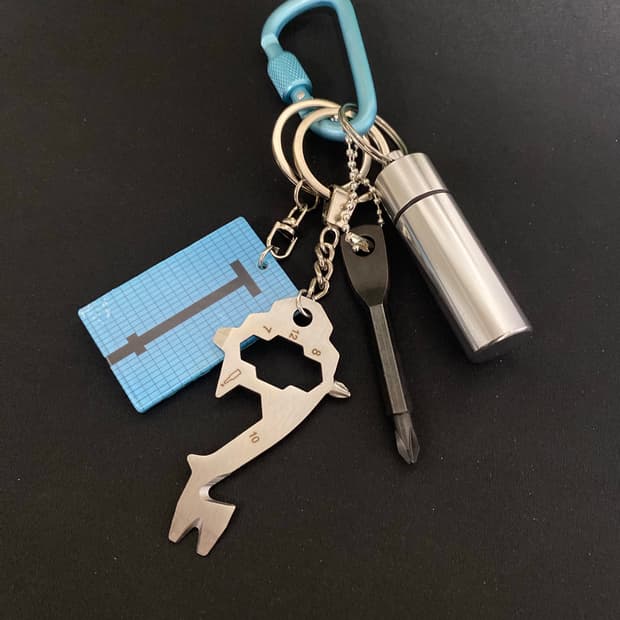 스카이블루 멀티툴 키링