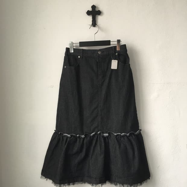 Lace trimming denim skirt