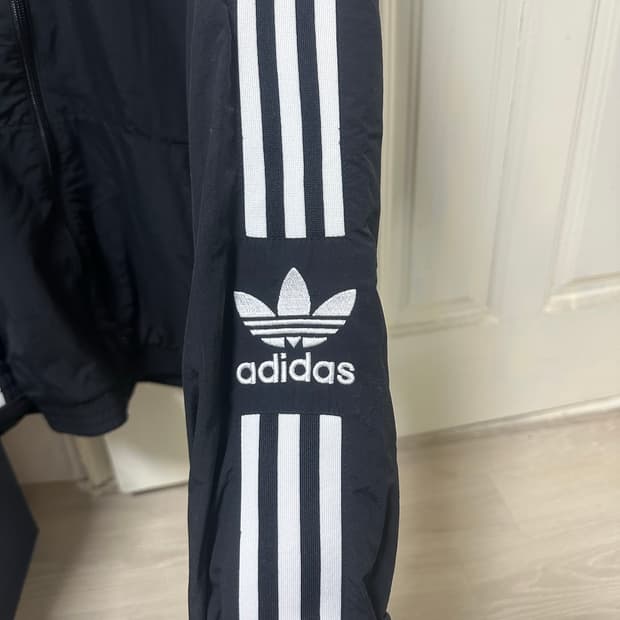 아디다스 바람막이