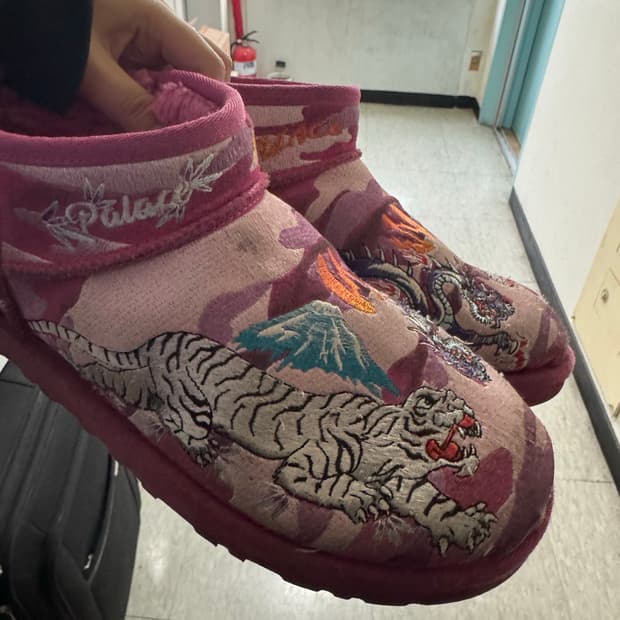 어그 x 팔라스 울트라 미니 부츠 핑크 카모