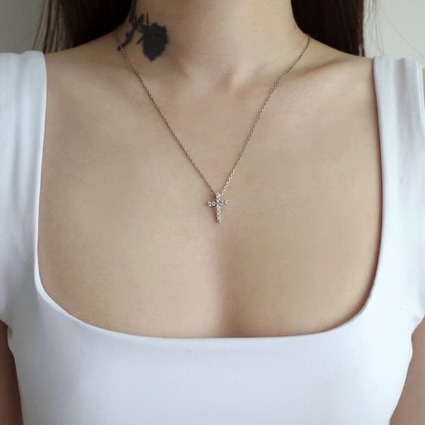 다즐링클럽Crystal Cross Necklace십자가크로스실버목걸이