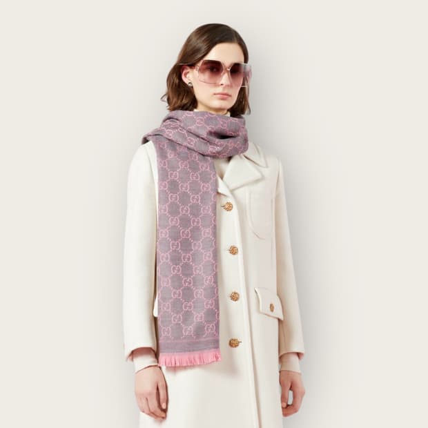 구찌 신형 자카드 리버시블 머플러