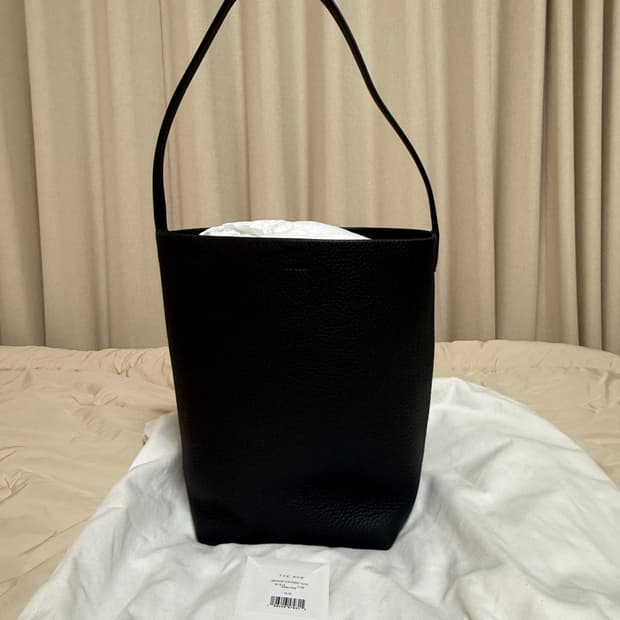 더로우 파크백 미디움 블랙 (25fw시즌)