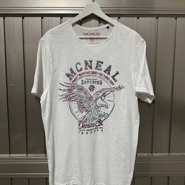MCNEAL 맥닐 이글 그래픽 슬러브 반팔 티셔츠
