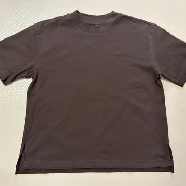 유니클로에어리즘반팔티