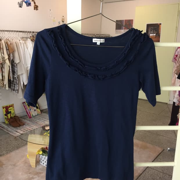 넥 포인트 티셔츠