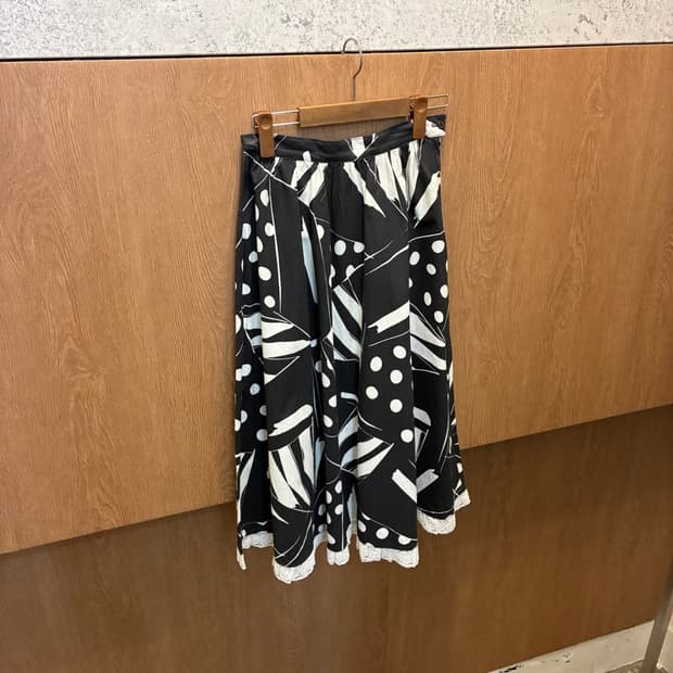 빈티지 플레어 롱 스커트 도트 믹스 패턴 레이스 디테일 블랙 k539