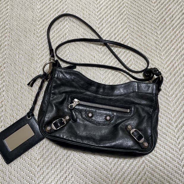 발렌시아가 힙 크로스백