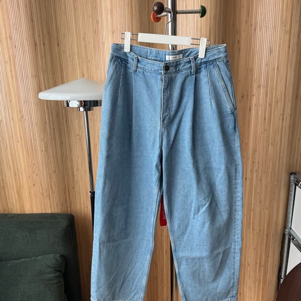 [정품/BEAKER] 비이커 연청 와이드 핀턱 데님 팬츠 (실착2회)