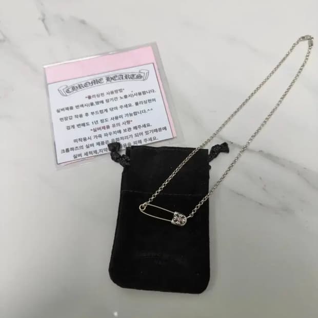 새상품 크롬하츠 세이프티핀 핑크 루비 사파이어 일체형 목걸이 영수증O