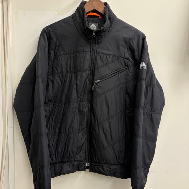 N27. 나이키 acg 경량패딩