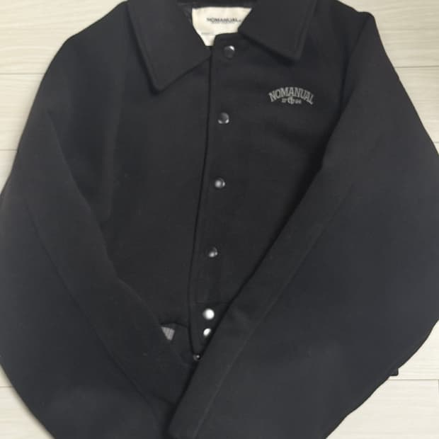 노매뉴얼 크롭 바시티 자켓 