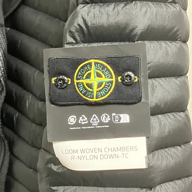 스톤아일랜드 룸우븐 논후드 경량패딩 국내판