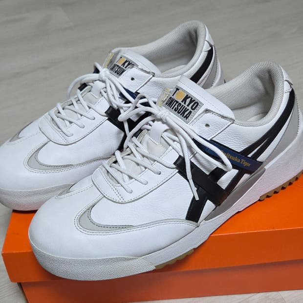 오니츠카타이거 델리게이션 스니커즈