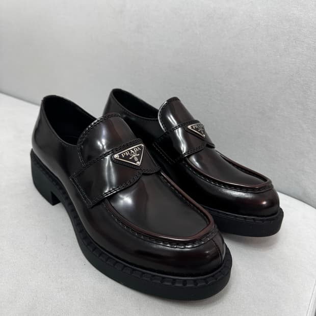 프라다 초콜릿 브러쉬드 레더 로퍼/8size