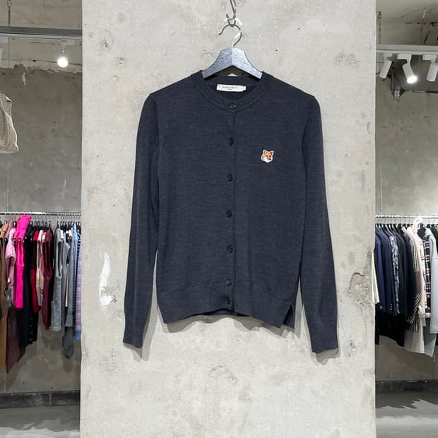 메종 키츠네 차콜 폭스 헤드 울 버튼 가디건