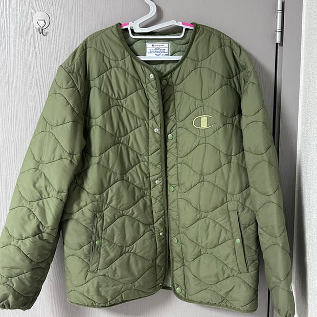 챔피온 c로고 경량패딩 카키 L사이즈