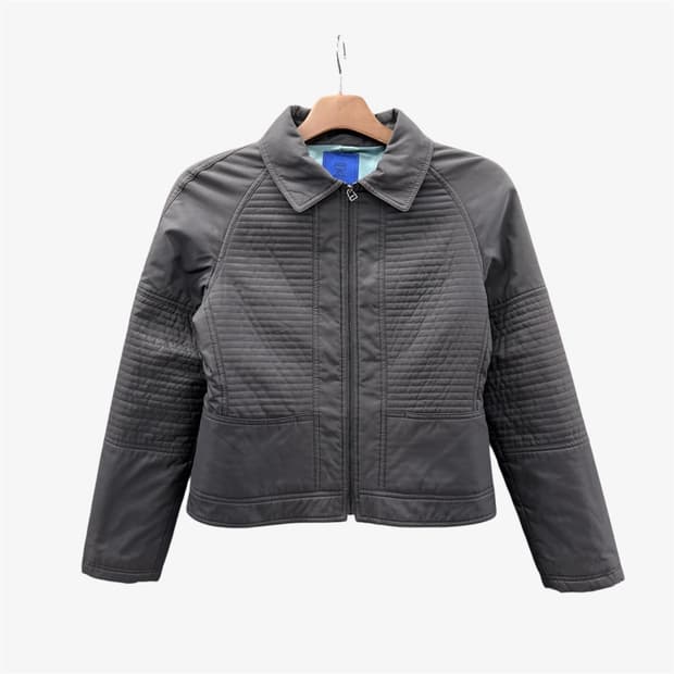 MCM 크롭 캐주얼 퀼티드 자켓 바이커패널 디테일 차콜