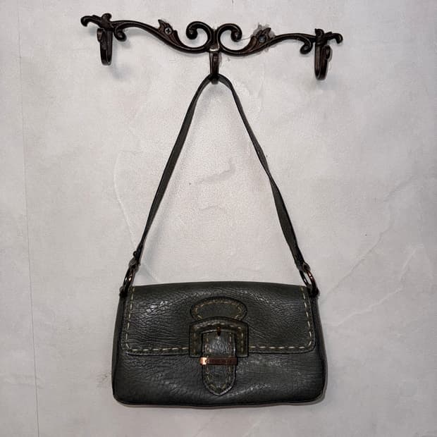 Guess ash khaki stitch buckle 숄더백