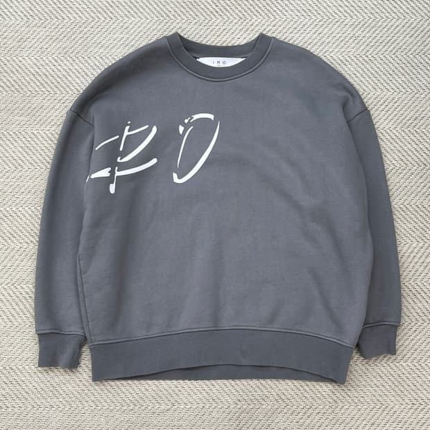 이로 프린팅 맨투맨 r2562