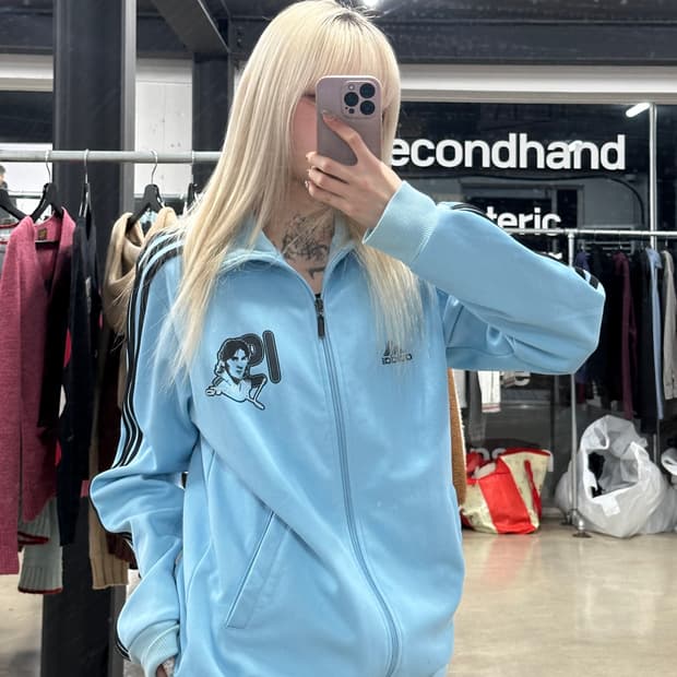 아디다스 리오넬 메시 y2k 그래픽 스카이 블루 색상 트랙탑 져지 