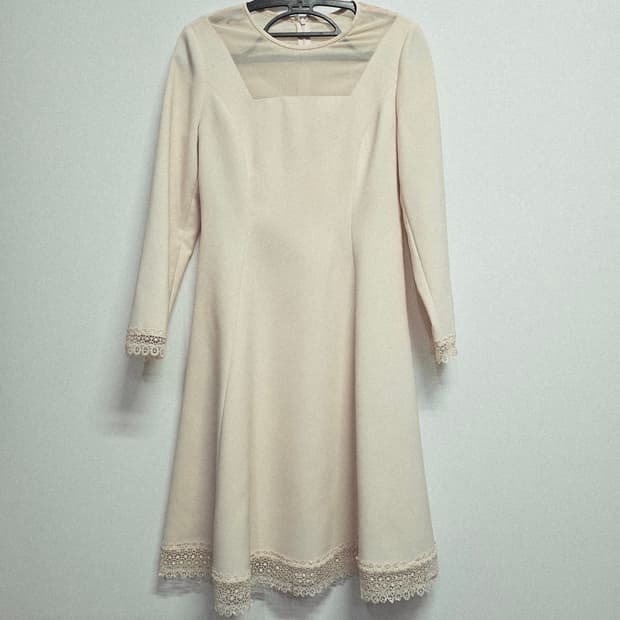 새상품 케네스레이디 아이보리 레이스 장식 원피스