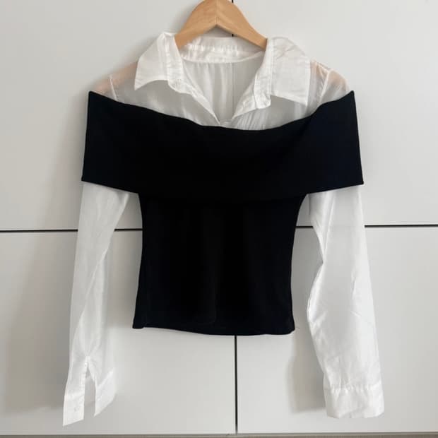 오프숄더 레이어드 배색 블라우스