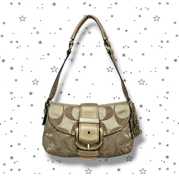 COACH 코치 소호 시그니처 골드 버클 숄더백