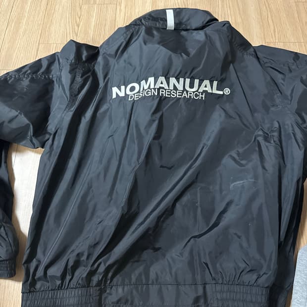 노메뉴얼 바람막이 M사이즈 