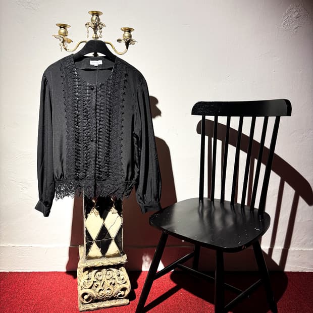 Black Lace Detail No-collar Shirt