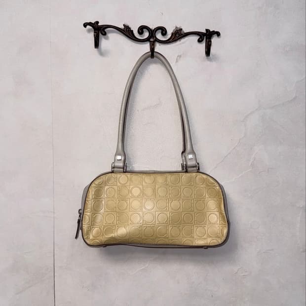 Salvatore Ferragamo ivory shoulder bag