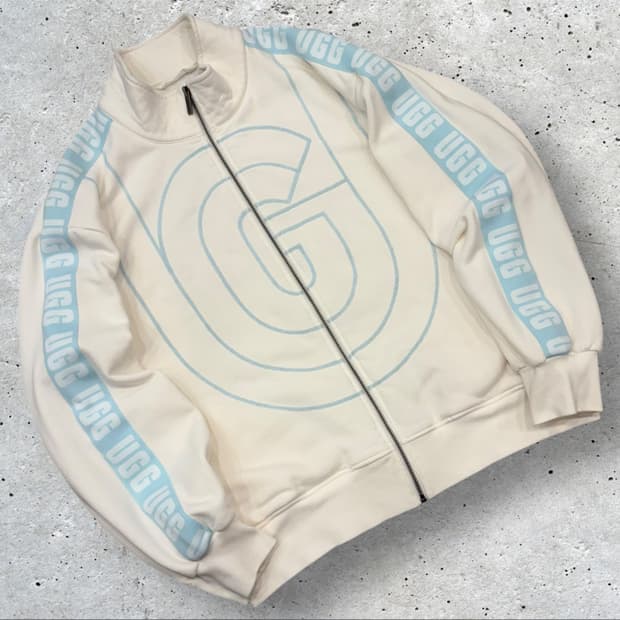 [L] 어그 UGG 로고 스웻 트랙 자켓 화이트 하늘 D179