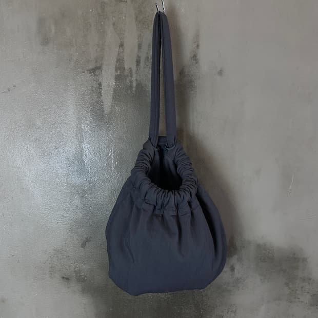 아모멘토 패디드 볼 백