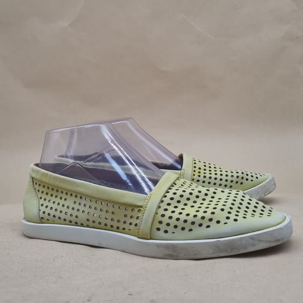 앤 아더스토리 펀칭 슬립온  250