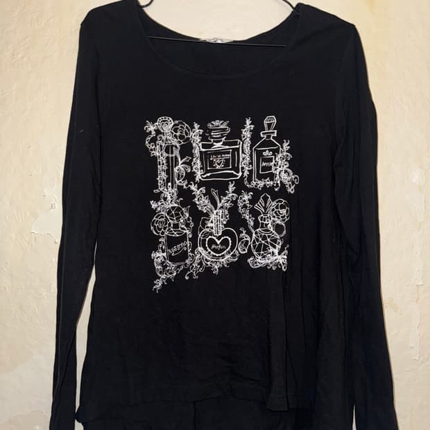 “INGEBORG” Perfume design sleeve T-shirt