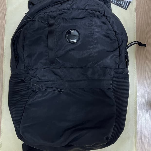 CP컴퍼니 렌즈 백팩 블랙