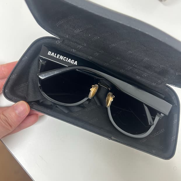 발렌시아가 선글라스 BB0223SK 001