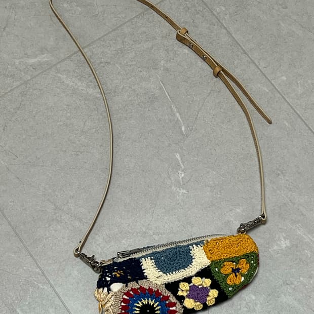 더뮤지엄비지터 니트백