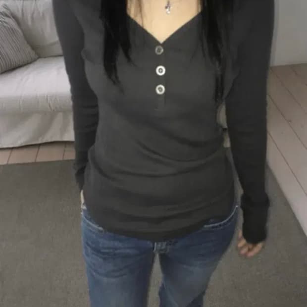 나의나인 이즈이즈 liner  버튼 라운드 티셔츠 차콜