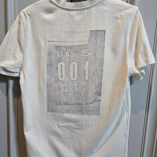 지방시 반팔 판매합니다