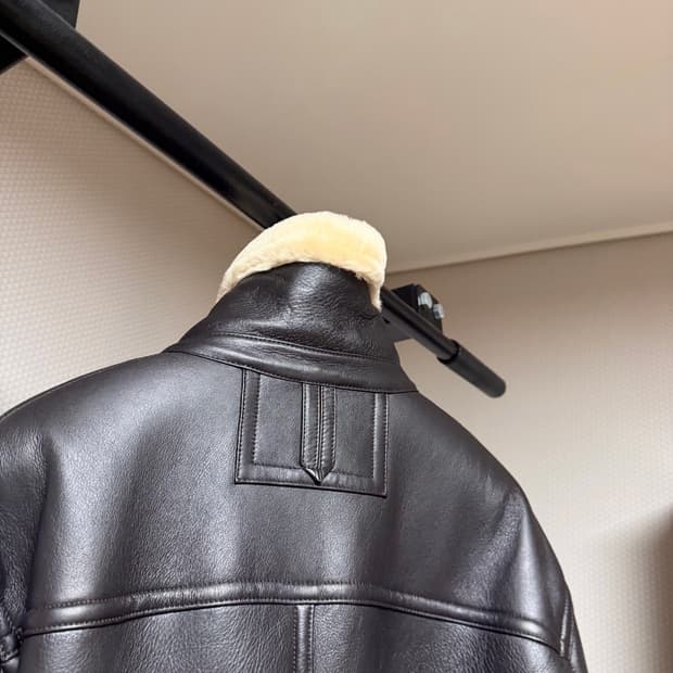 솔리드옴므 무스탕 24fw (48size)