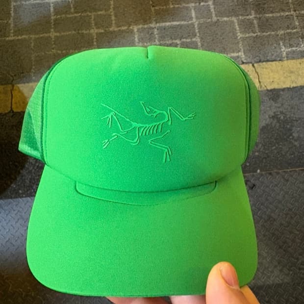 아크테릭스 버드 커브드 브림 트러커 햇 정글