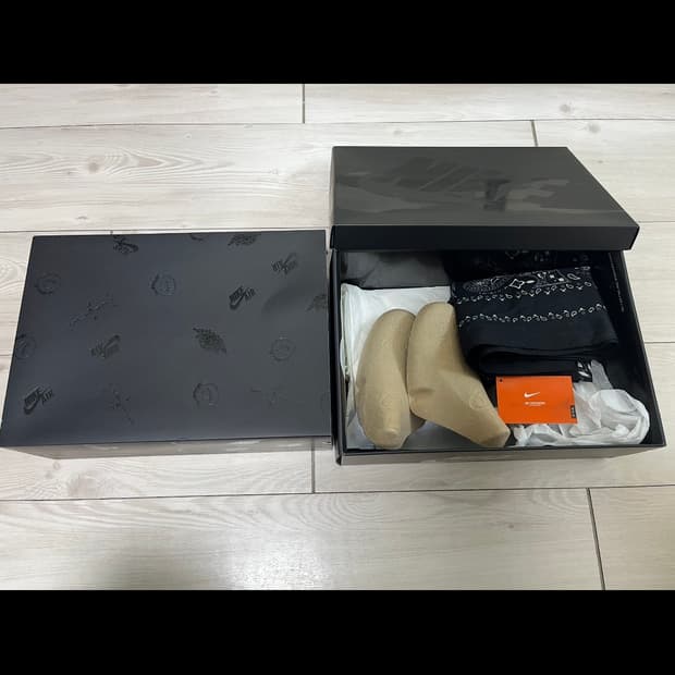 나이키 스캇 팬텀 290 신발 박스 팝니다.