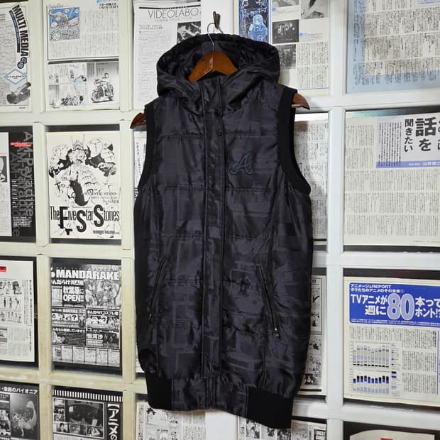 MLB 모노그램 패턴 애틀랜타 후드 패딩 조끼