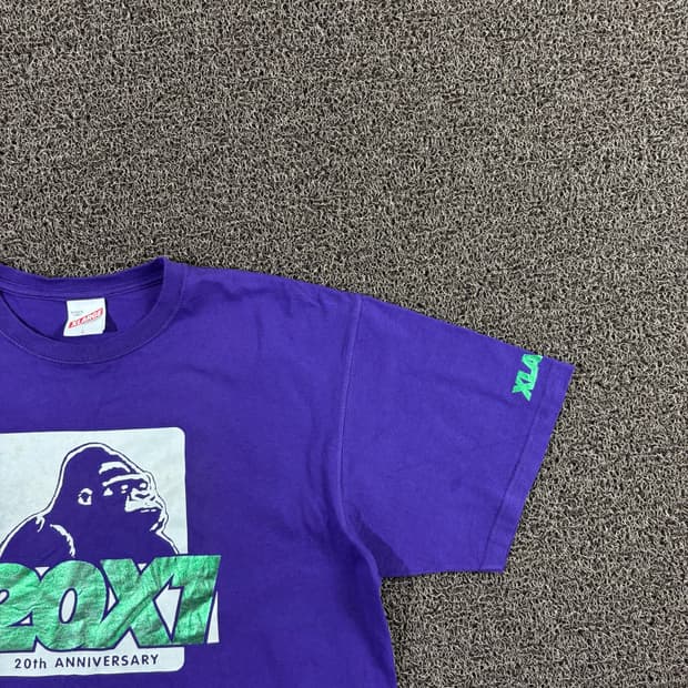 Xlarge 20주년 빅로고 고릴라 퍼플 티셔츠