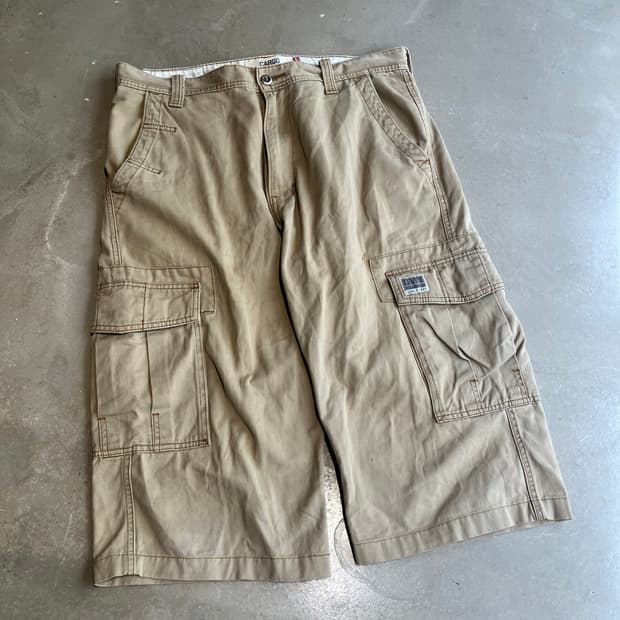 34) Levi’s 카고 하프 팬츠